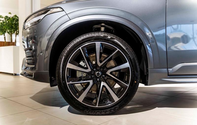 21” ALLOY WHEELS
