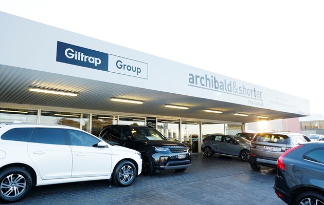 Archibald and Shorter | Pre-Owned